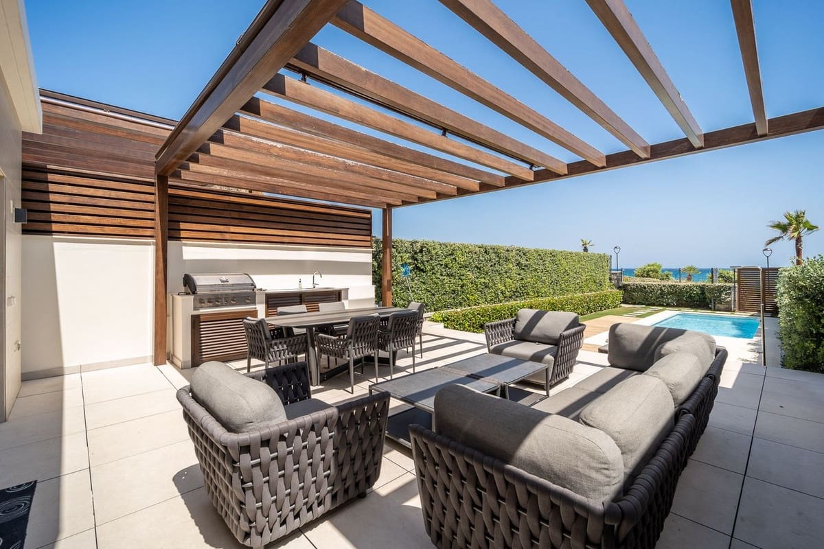 4 soveværelse Byhus til salg i Estepona med swimmingpool garage - € 2.950.000 (Ref: 10146543)