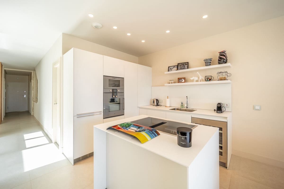 4 soveværelse Byhus til salg i Estepona med swimmingpool garage - € 2.950.000 (Ref: 10146543)