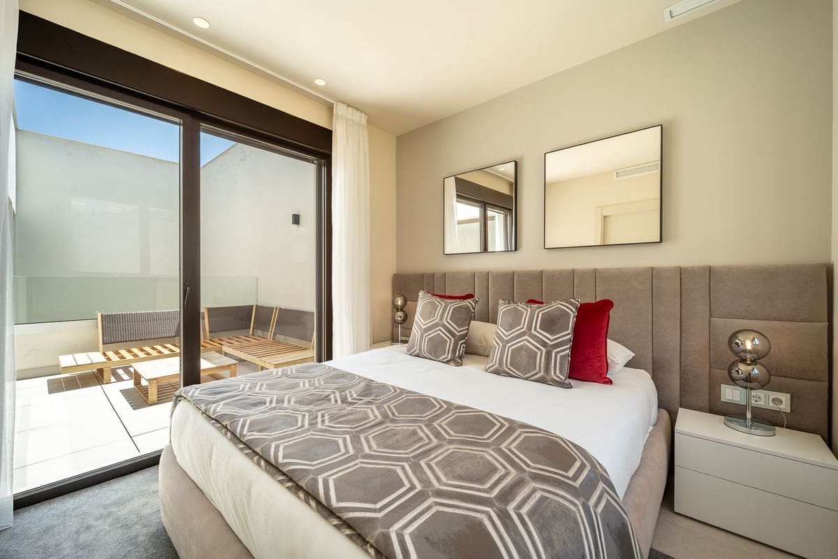 4 soveværelse Byhus til salg i Estepona med swimmingpool garage - € 2.950.000 (Ref: 10146543)
