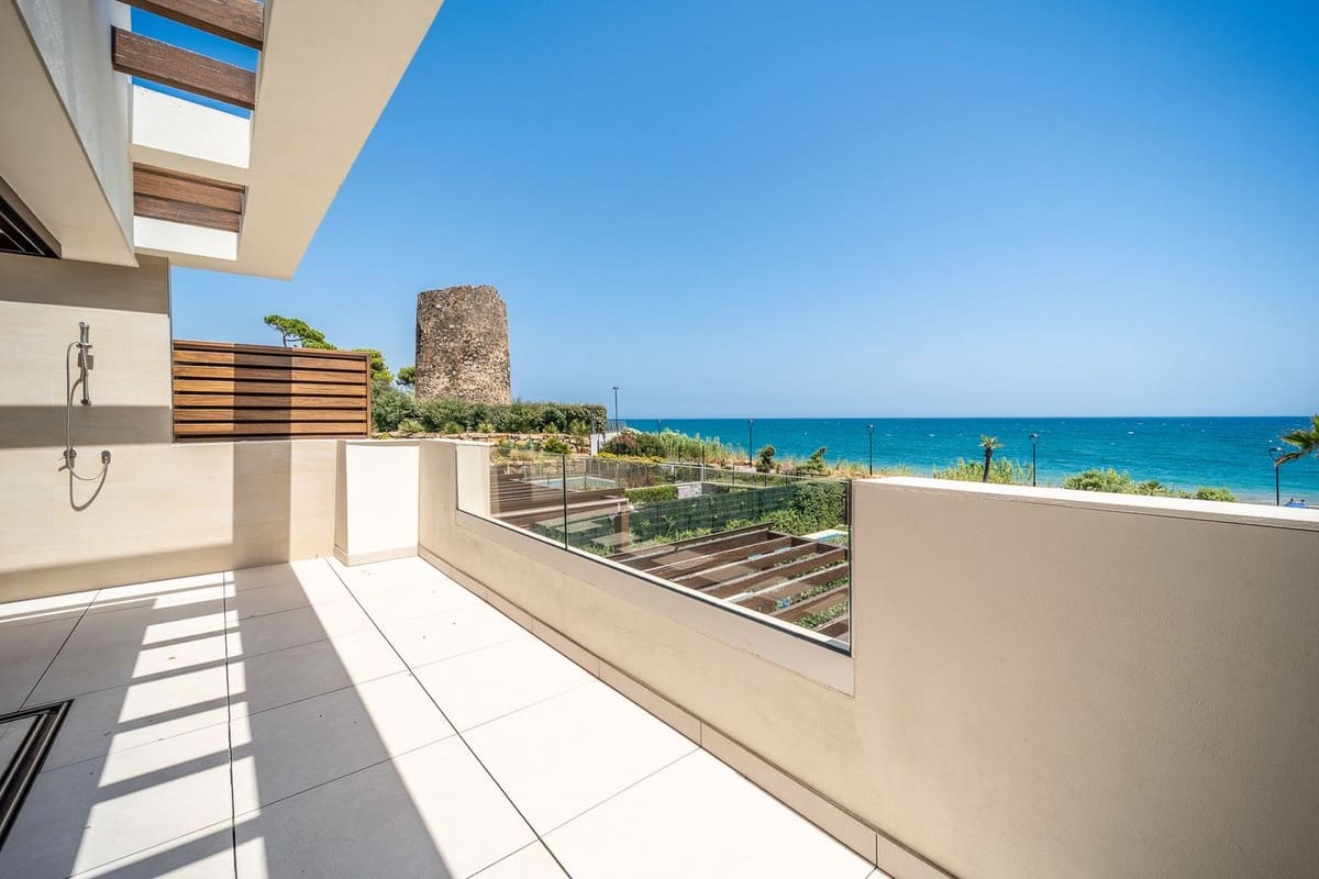 4 soveværelse Byhus til salg i Estepona med swimmingpool garage - € 2.950.000 (Ref: 10146543)