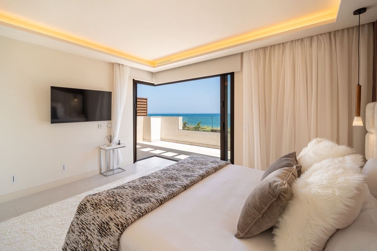 4 soveværelse Byhus til salg i Estepona med swimmingpool garage - € 2.950.000 (Ref: 10146543)