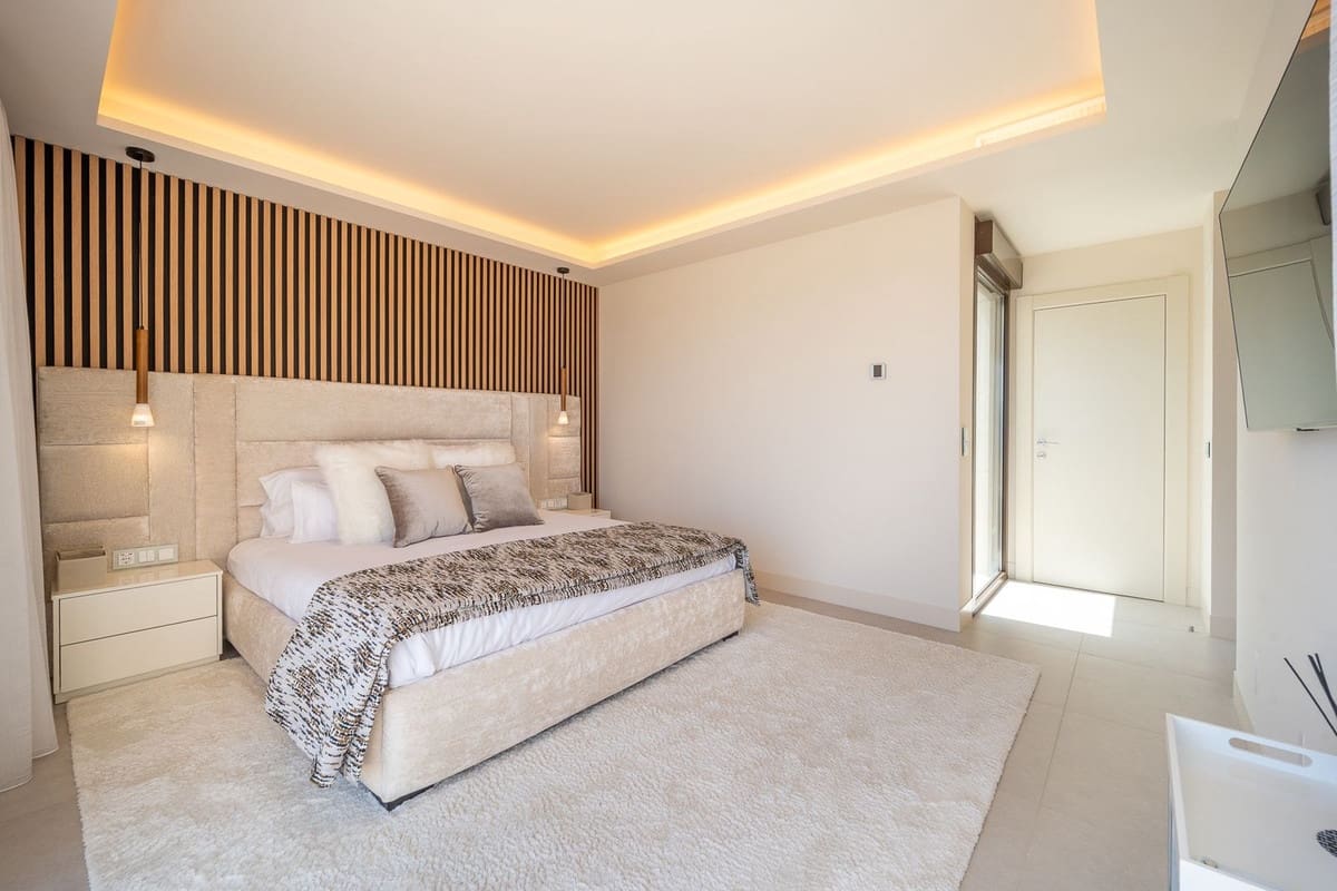 4 soveværelse Byhus til salg i Estepona med swimmingpool garage - € 2.950.000 (Ref: 10146543)