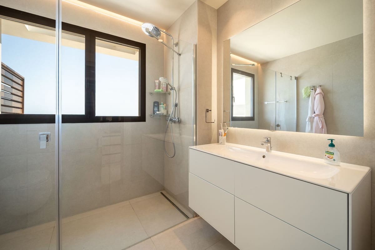 4 soveværelse Byhus til salg i Estepona med swimmingpool garage - € 2.950.000 (Ref: 10146543)