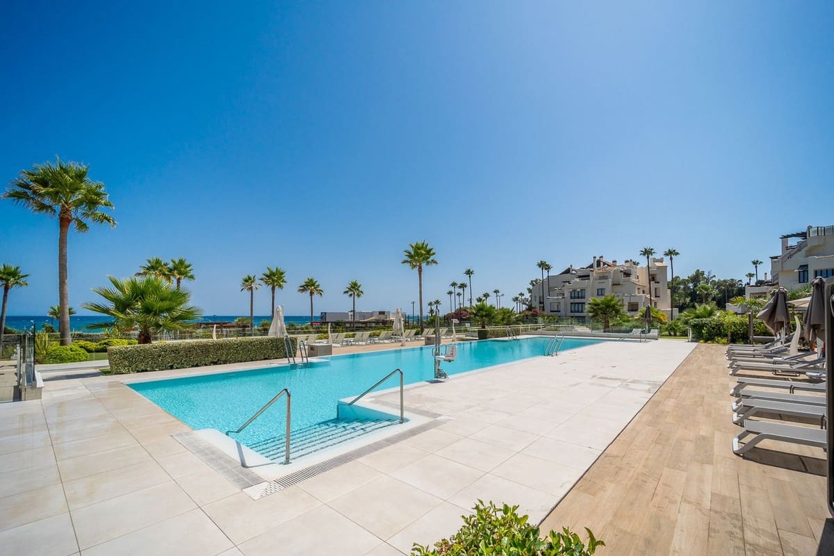 4 soveværelse Byhus til salg i Estepona med swimmingpool garage - € 2.950.000 (Ref: 10146543)