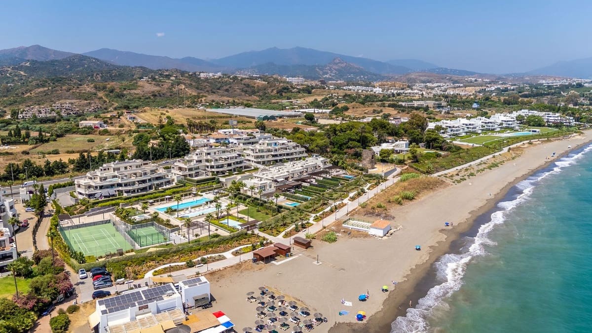 4 soveværelse Byhus til salg i Estepona med swimmingpool garage - € 2.950.000 (Ref: 10146543)