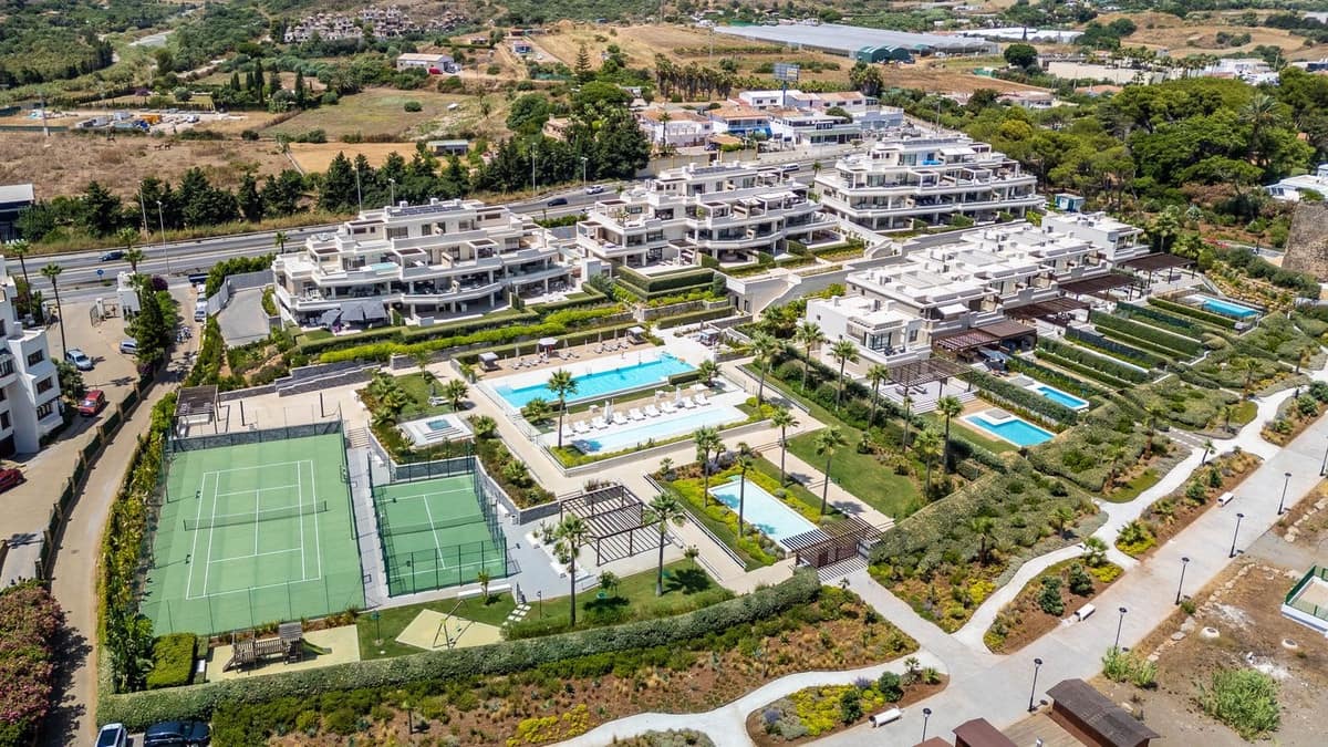 4 soveværelse Byhus til salg i Estepona med swimmingpool garage - € 2.950.000 (Ref: 10146543)