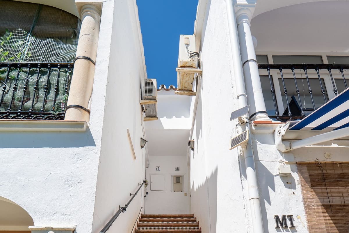 1 soverom Leilighet til salgs i El Paraiso med svømmebasseng - € 249 000 (Ref: 10146547)