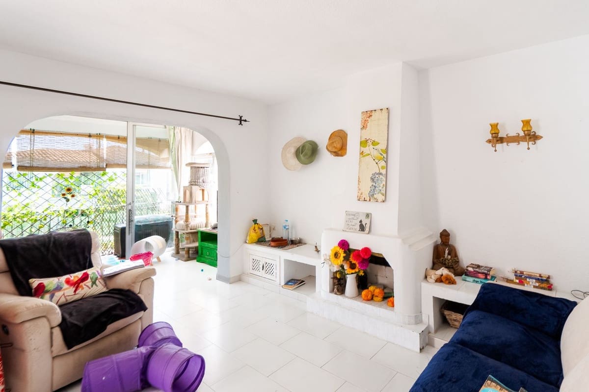 1 soverom Leilighet til salgs i El Paraiso med svømmebasseng - € 249 000 (Ref: 10146547)