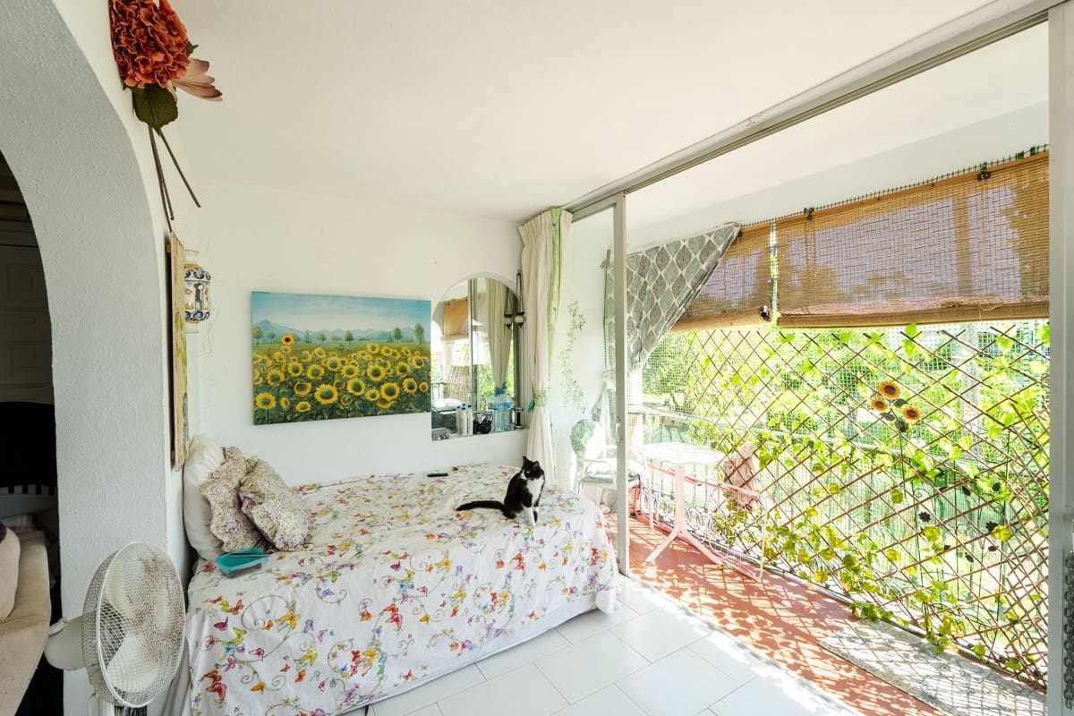 1 soverom Leilighet til salgs i El Paraiso med svømmebasseng - € 249 000 (Ref: 10146547)