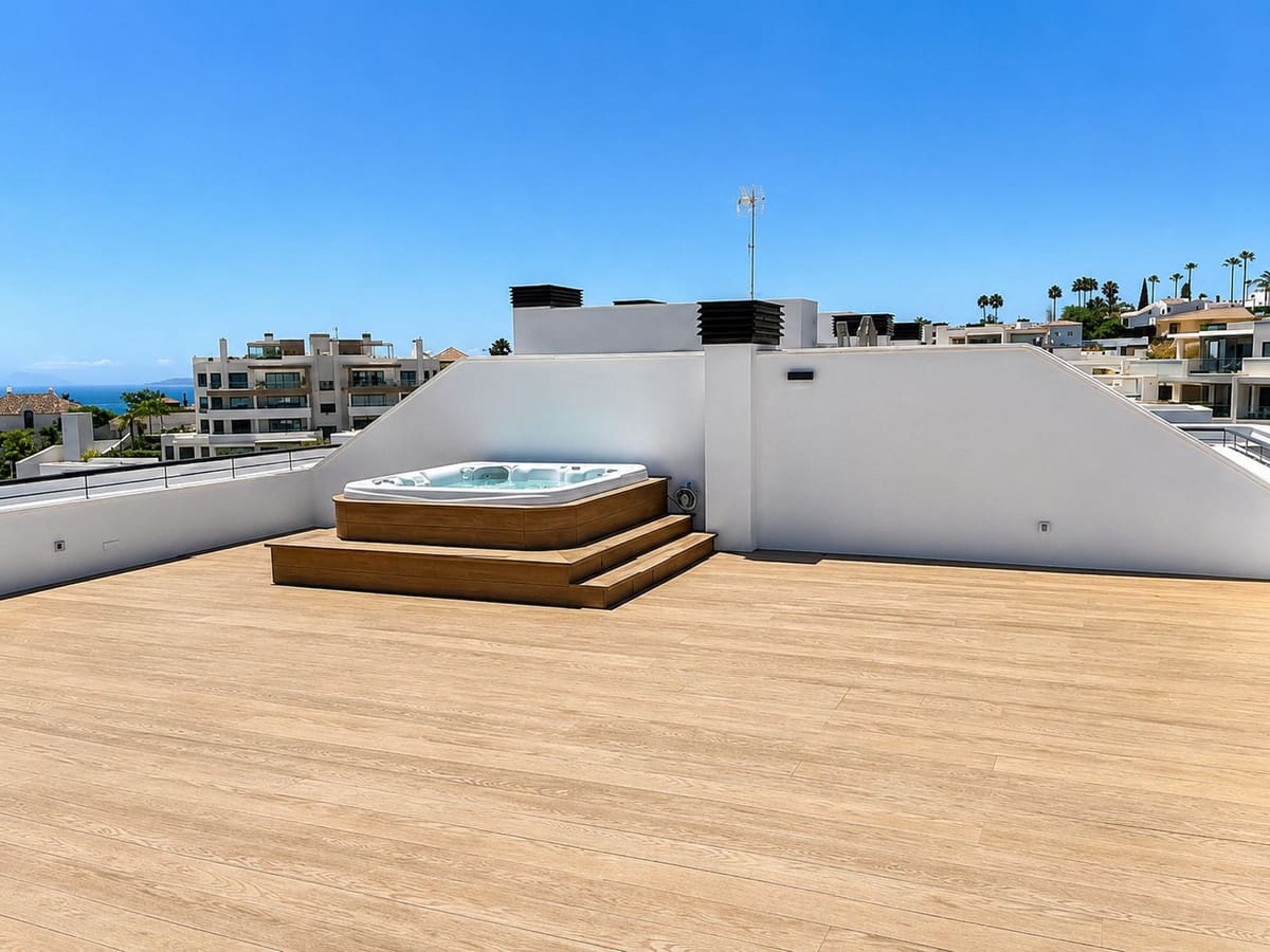 3 soverom Leilighet til salgs i Estepona med svømmebasseng garasje - € 1 390 000 (Ref: 10146551)