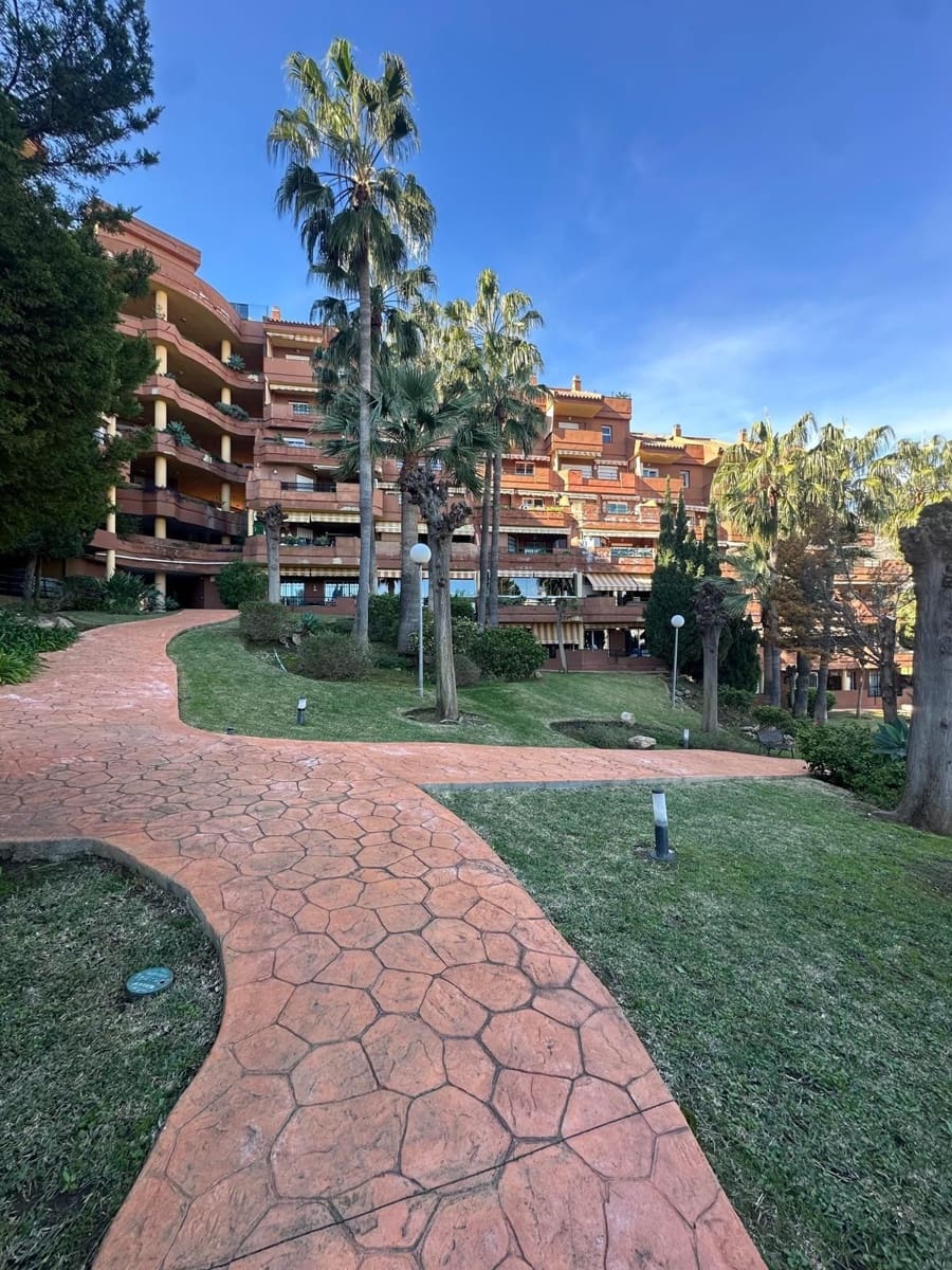 2 slaapkamer Appartement te koop in Benalmadena met zwembad garage - € 379.000 (Ref: 10146556)