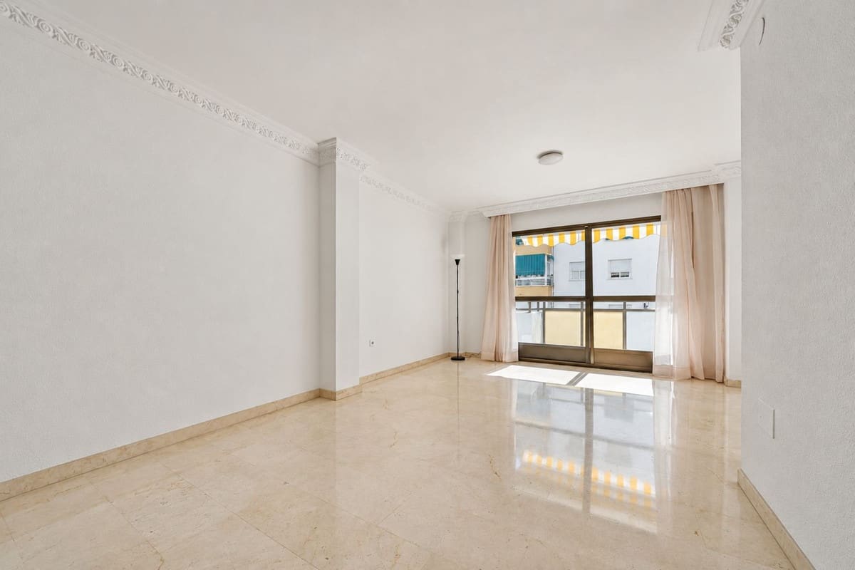 Apartamento de 3 habitaciones en Estepona en venta - 319.000 € (Ref: 10146574)