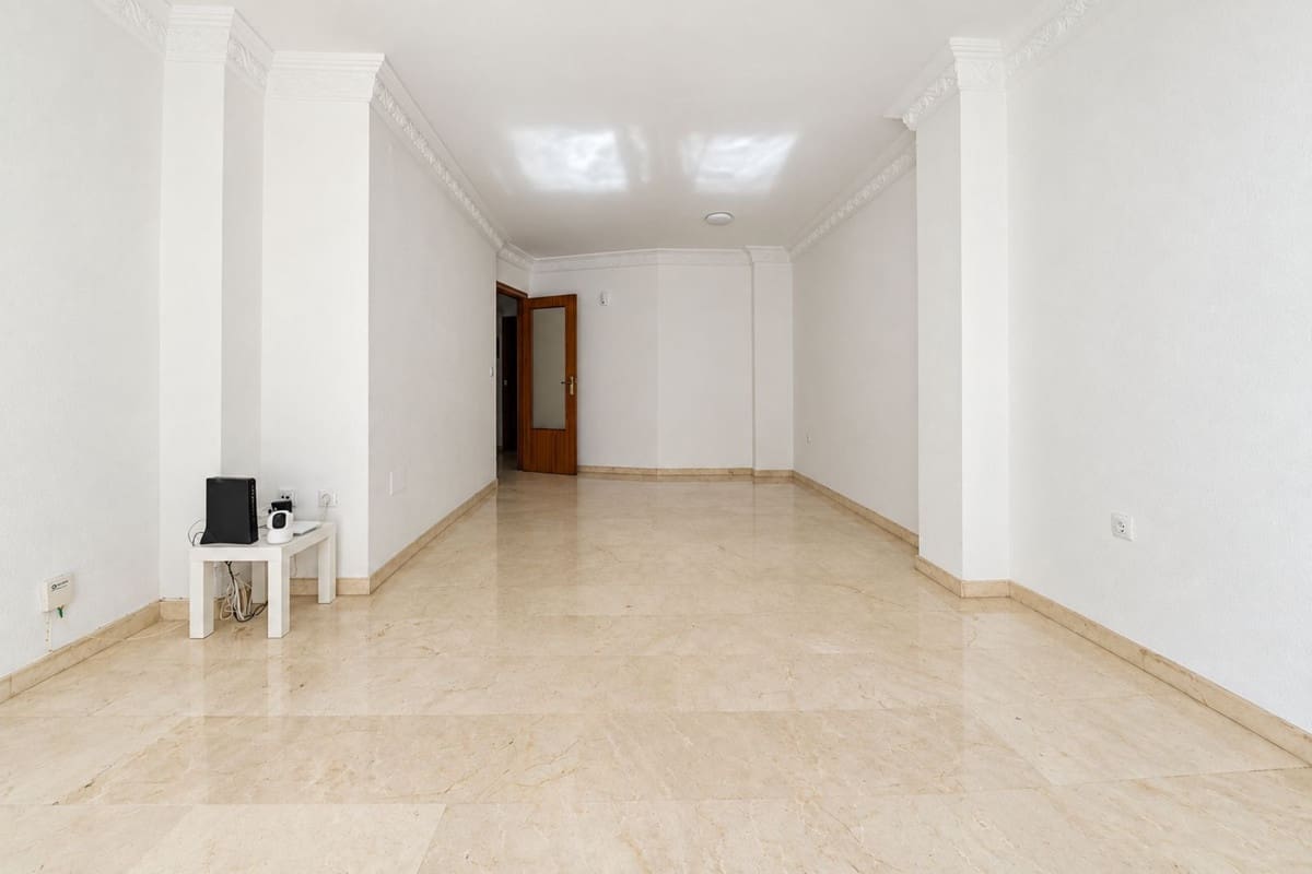 Apartamento de 3 habitaciones en Estepona en venta - 319.000 € (Ref: 10146574)