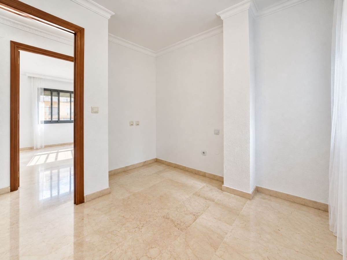 Apartamento de 3 habitaciones en Estepona en venta - 319.000 € (Ref: 10146574)