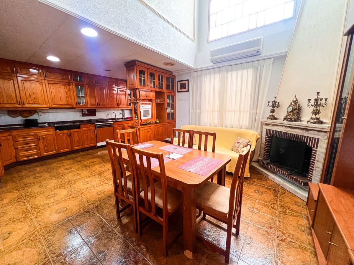 5 chambre Maison de Ville à vendre à Guardamar del Segura avec garage - 380 000 € (Ref: 10146624)