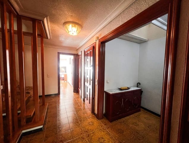5 slaapkamer Huis te koop in Zona Pueblo, Guardamar del Segura met garage - € 380.000 (Ref: 10146624)
