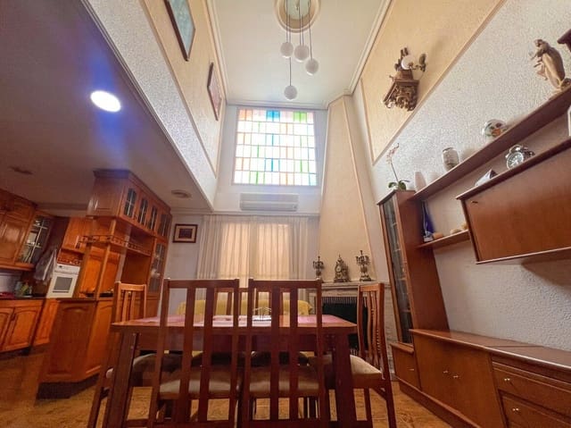 5 slaapkamer Huis te koop in Zona Pueblo, Guardamar del Segura met garage - € 380.000 (Ref: 10146624)
