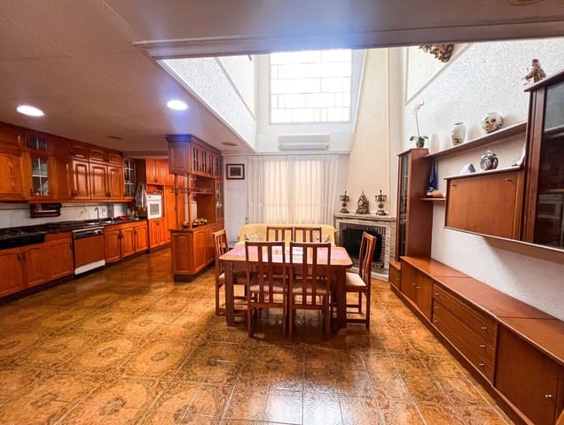 5 slaapkamer Huis te koop in Zona Pueblo, Guardamar del Segura met garage - € 380.000 (Ref: 10146624)