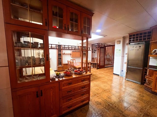 5 slaapkamer Huis te koop in Zona Pueblo, Guardamar del Segura met garage - € 380.000 (Ref: 10146624)