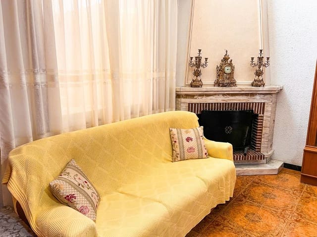 5 slaapkamer Huis te koop in Zona Pueblo, Guardamar del Segura met garage - € 380.000 (Ref: 10146624)