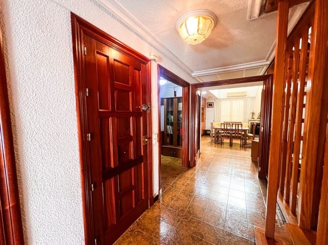 5 slaapkamer Huis te koop in Zona Pueblo, Guardamar del Segura met garage - € 380.000 (Ref: 10146624)