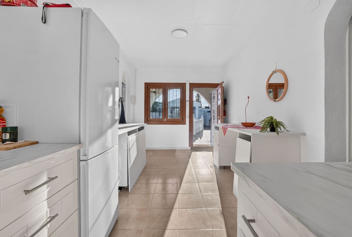 3 sypialnia Willa na sprzedaż w Torrevieja z basenem - 349 000 € (Ref: 10146628)
