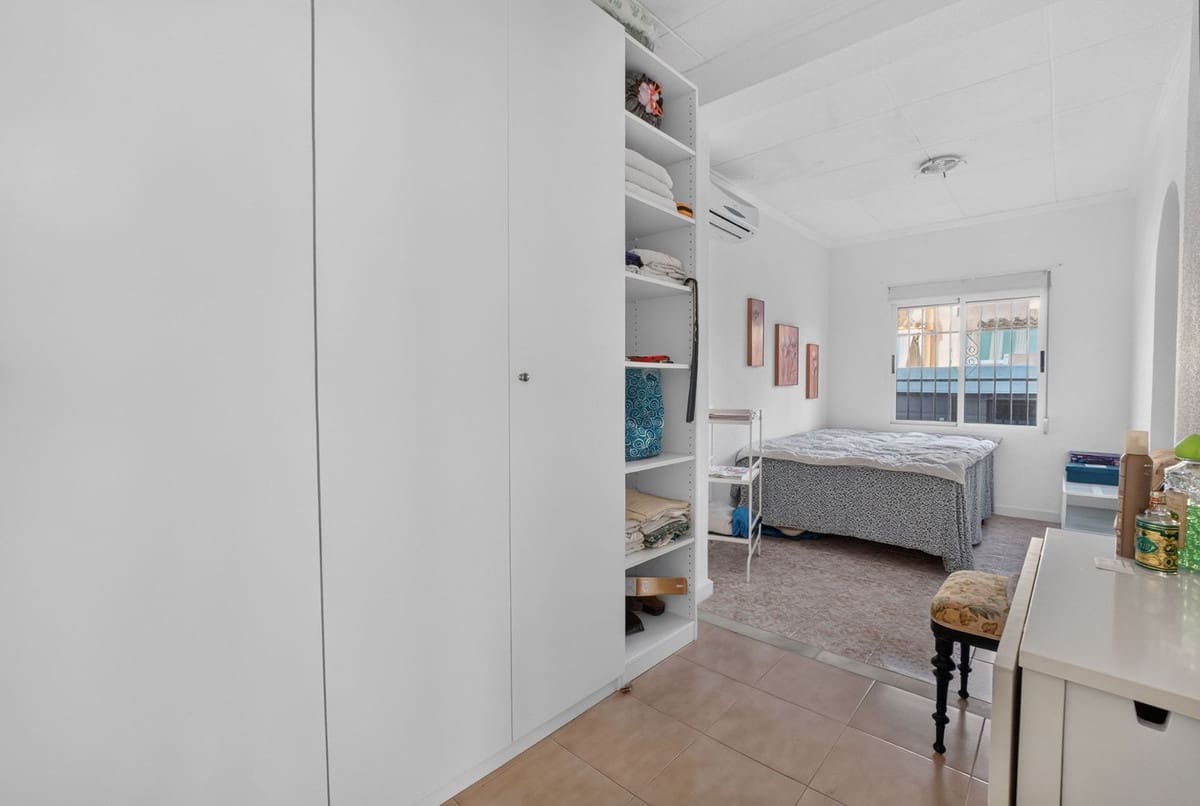 3 sypialnia Willa na sprzedaż w Torrevieja z basenem - 349 000 € (Ref: 10146628)