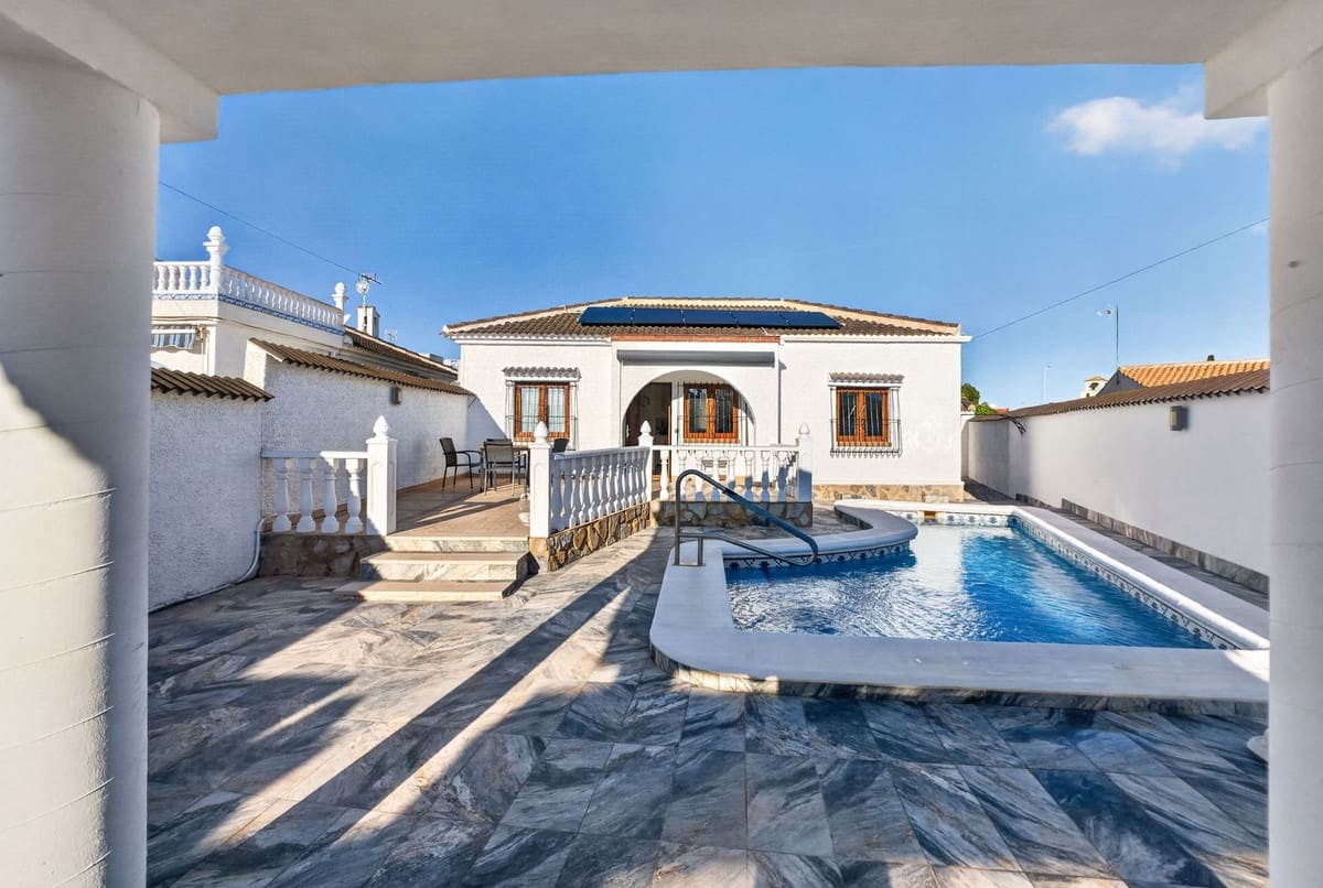 3 sypialnia Willa na sprzedaż w Torrevieja z basenem - 349 000 € (Ref: 10146628)