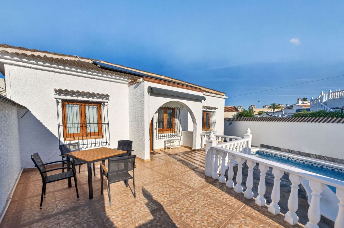 3 sypialnia Willa na sprzedaż w Torrevieja z basenem - 349 000 € (Ref: 10146628)