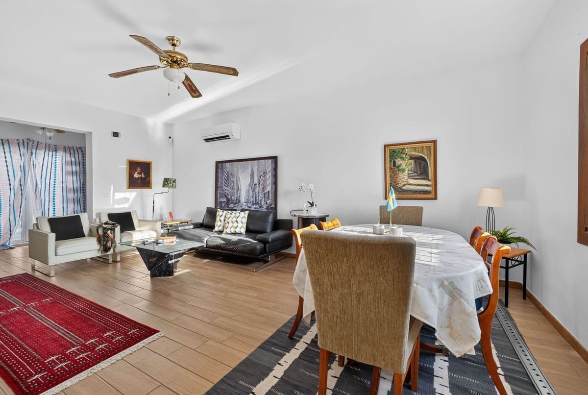3 sypialnia Willa na sprzedaż w Torrevieja z basenem - 349 000 € (Ref: 10146628)