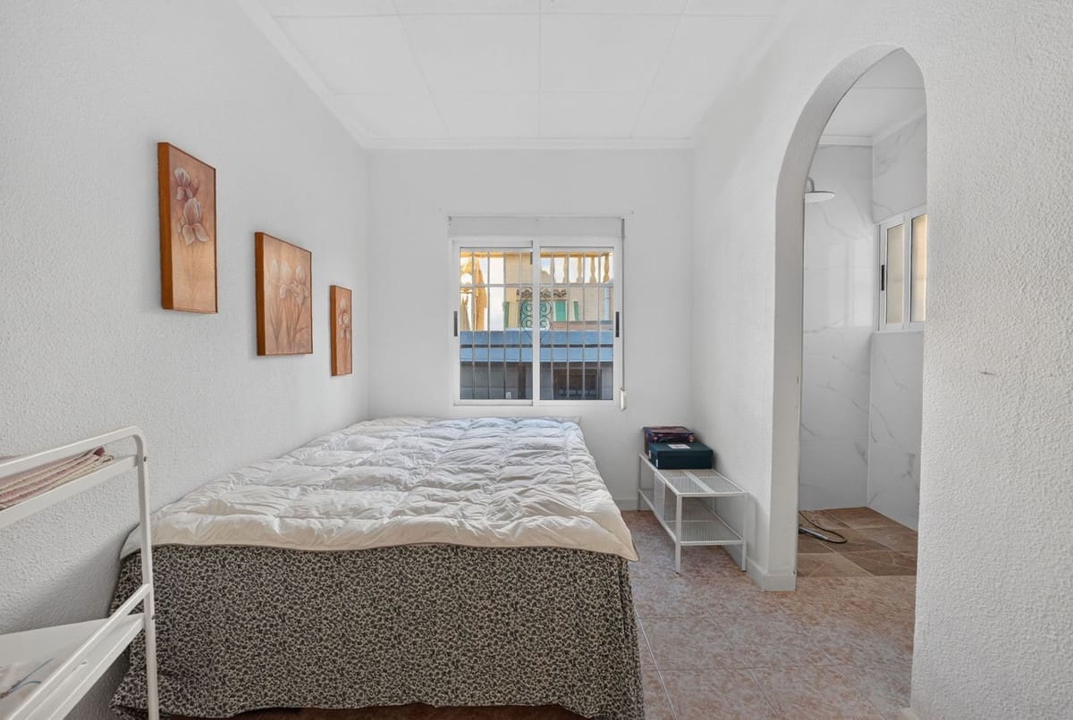 3 sypialnia Willa na sprzedaż w Torrevieja z basenem - 349 000 € (Ref: 10146628)