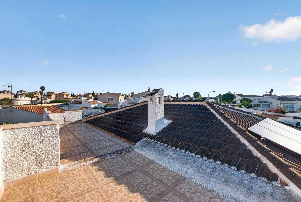3 sypialnia Willa na sprzedaż w Torrevieja z basenem - 349 000 € (Ref: 10146628)