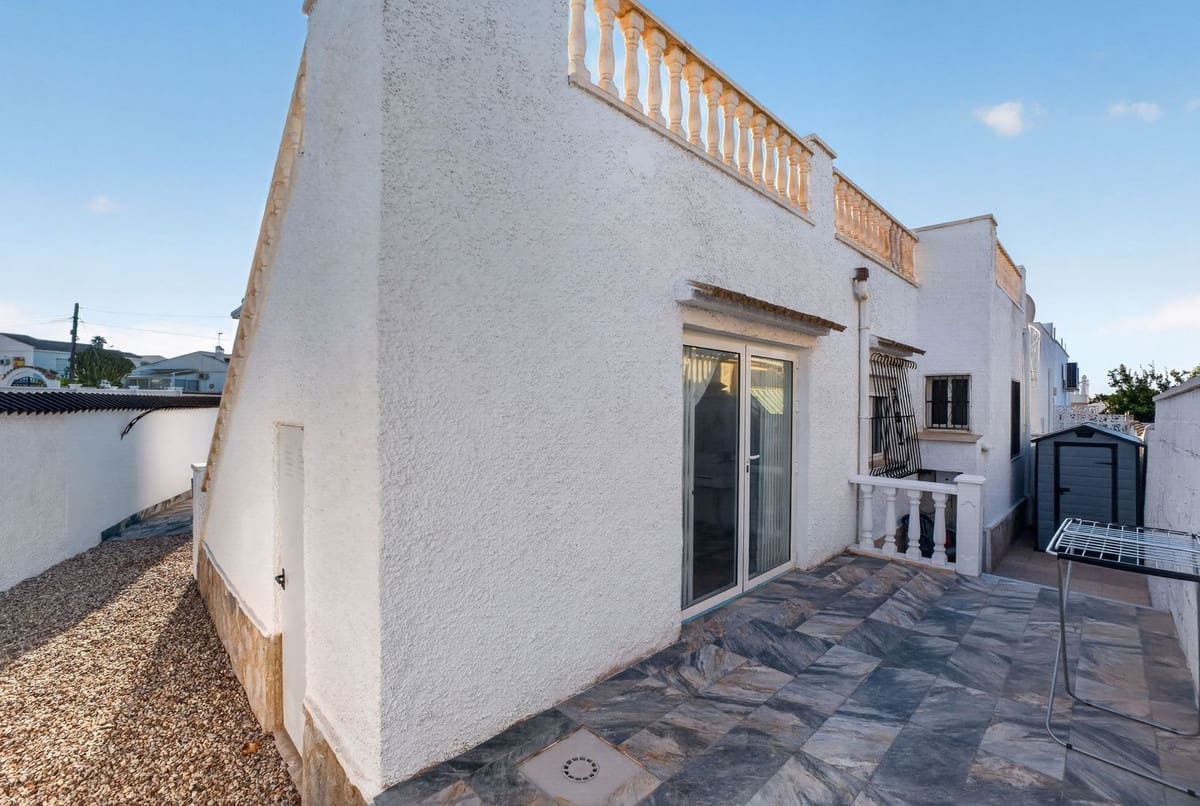 3 sypialnia Willa na sprzedaż w Torrevieja z basenem - 349 000 € (Ref: 10146628)