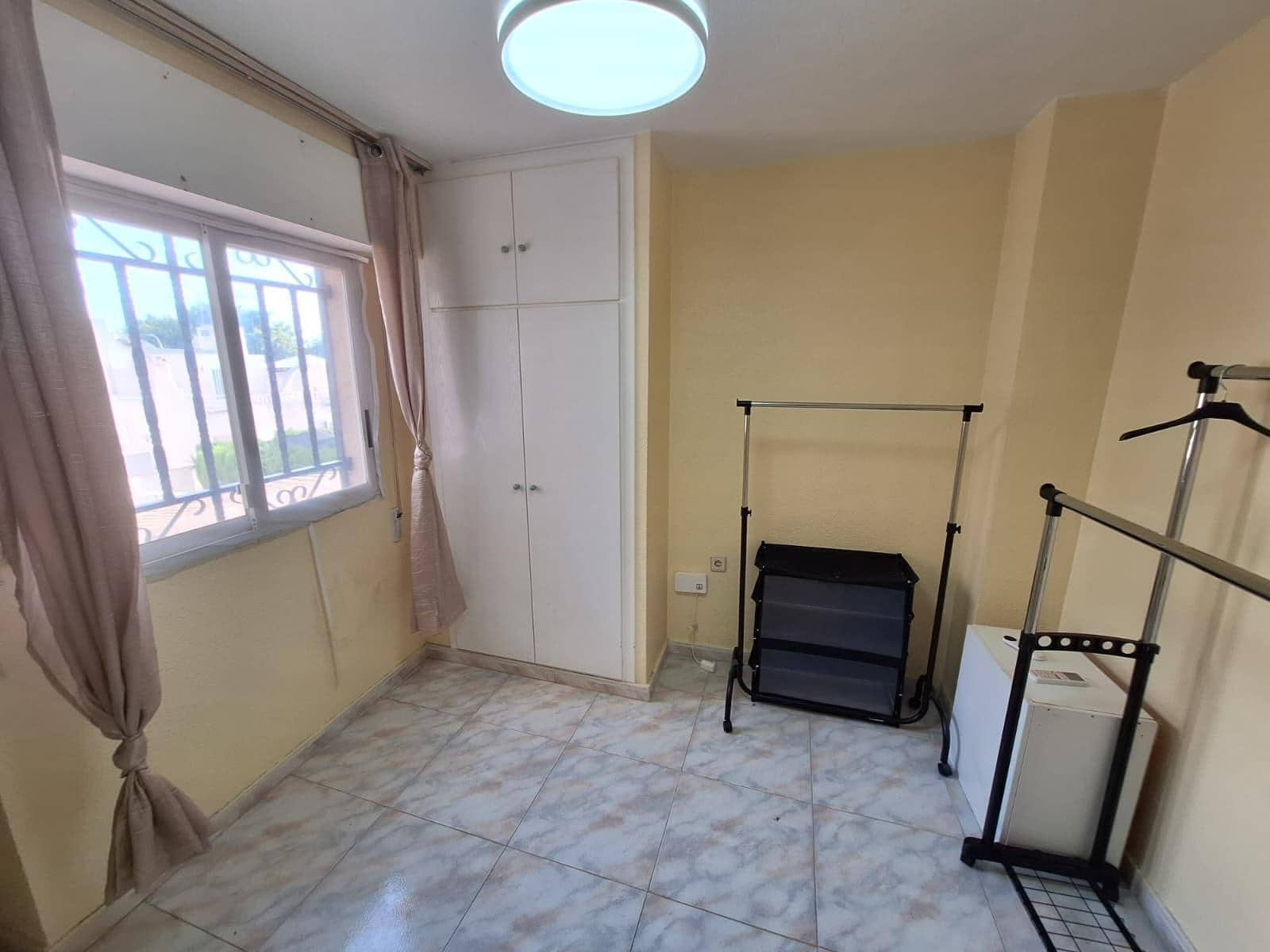 5 quarto Moradia Geminada para venda em Torrevieja com piscina - 209 900 € (Ref: 10146671)