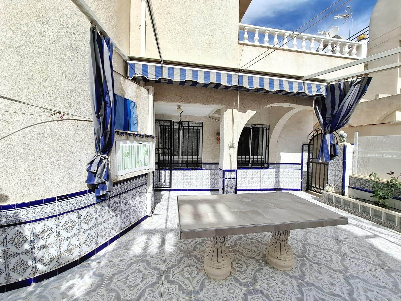 5 quarto Moradia Geminada para venda em Torrevieja com piscina - 209 900 € (Ref: 10146671)