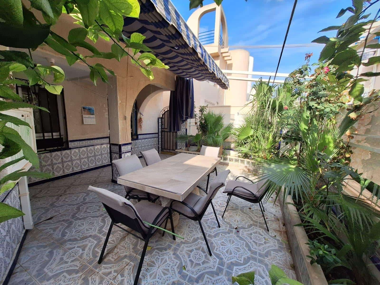 5 quarto Moradia Geminada para venda em Torrevieja com piscina - 209 900 € (Ref: 10146671)