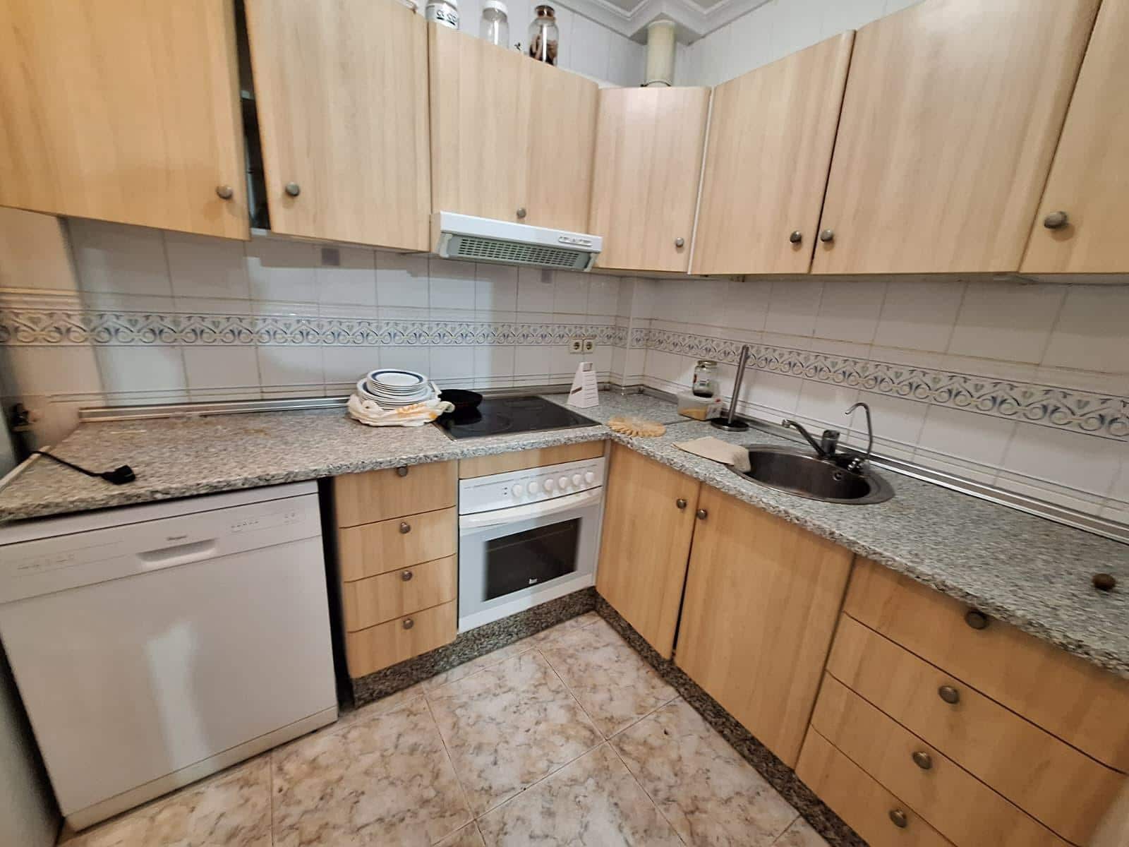 5 quarto Moradia Geminada para venda em Torrevieja com piscina - 209 900 € (Ref: 10146671)