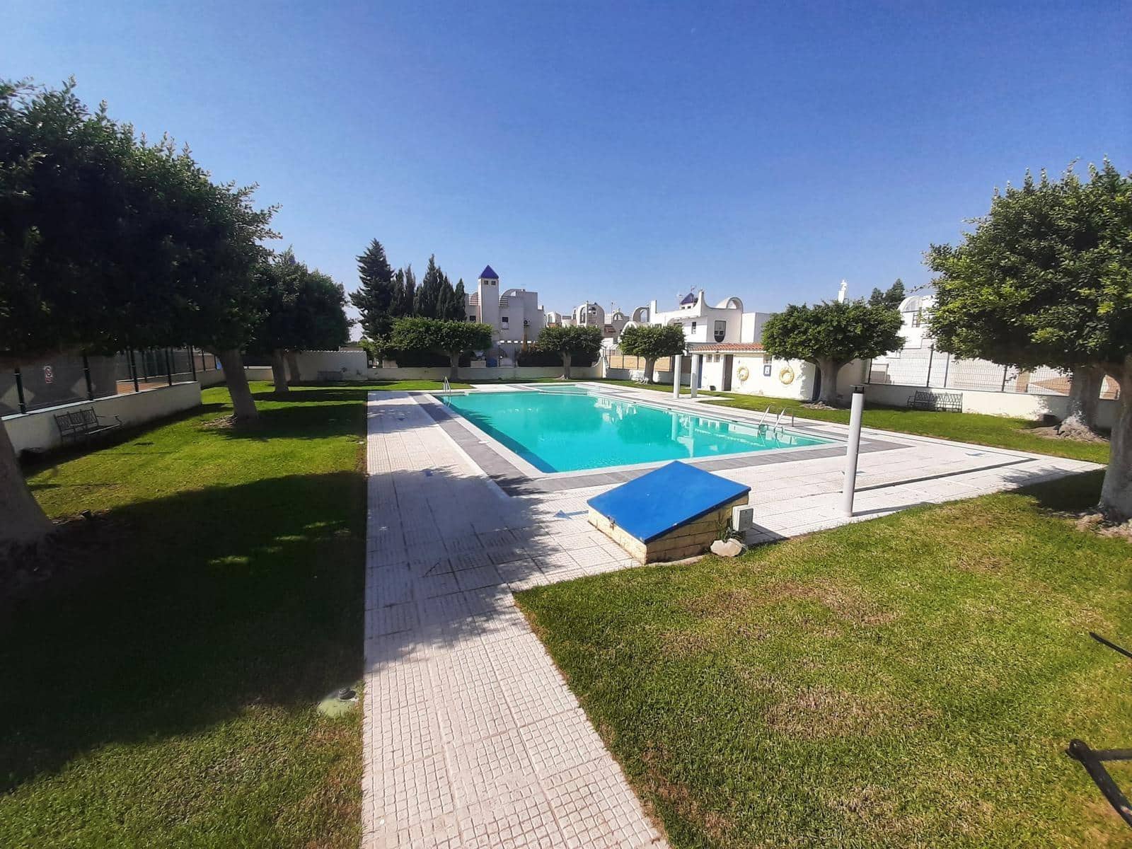 5 quarto Moradia Geminada para venda em Torrevieja com piscina - 209 900 € (Ref: 10146671)