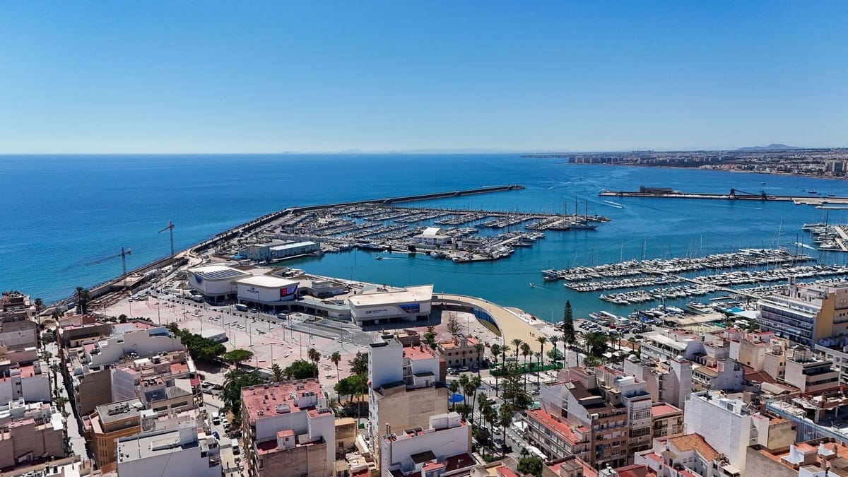 2 quarto Apartamento para venda em Torrevieja com garagem - 359 000 € (Ref: 10147505)