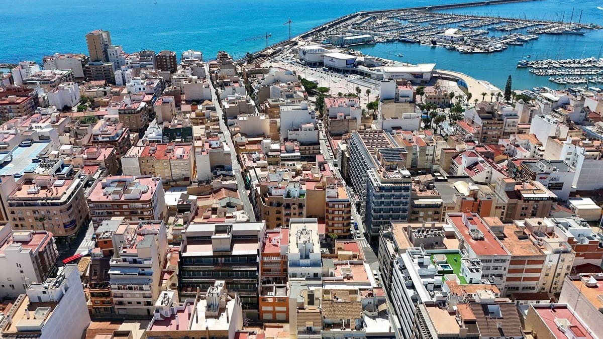 2 quarto Apartamento para venda em Torrevieja com garagem - 359 000 € (Ref: 10147505)