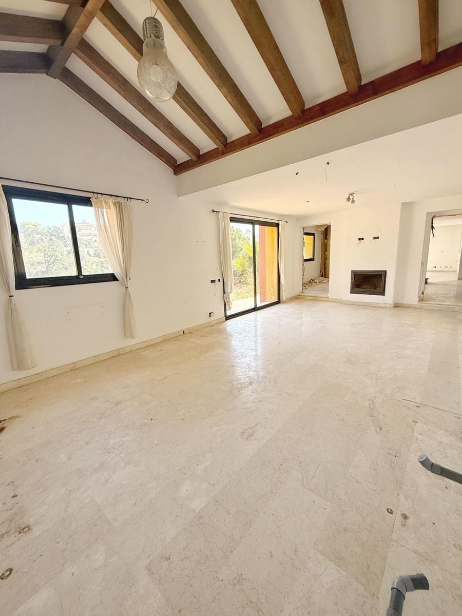 5 soverom Villa til salgs i Marbella med svømmebasseng garasje - € 1 300 000 (Ref: 10147514)