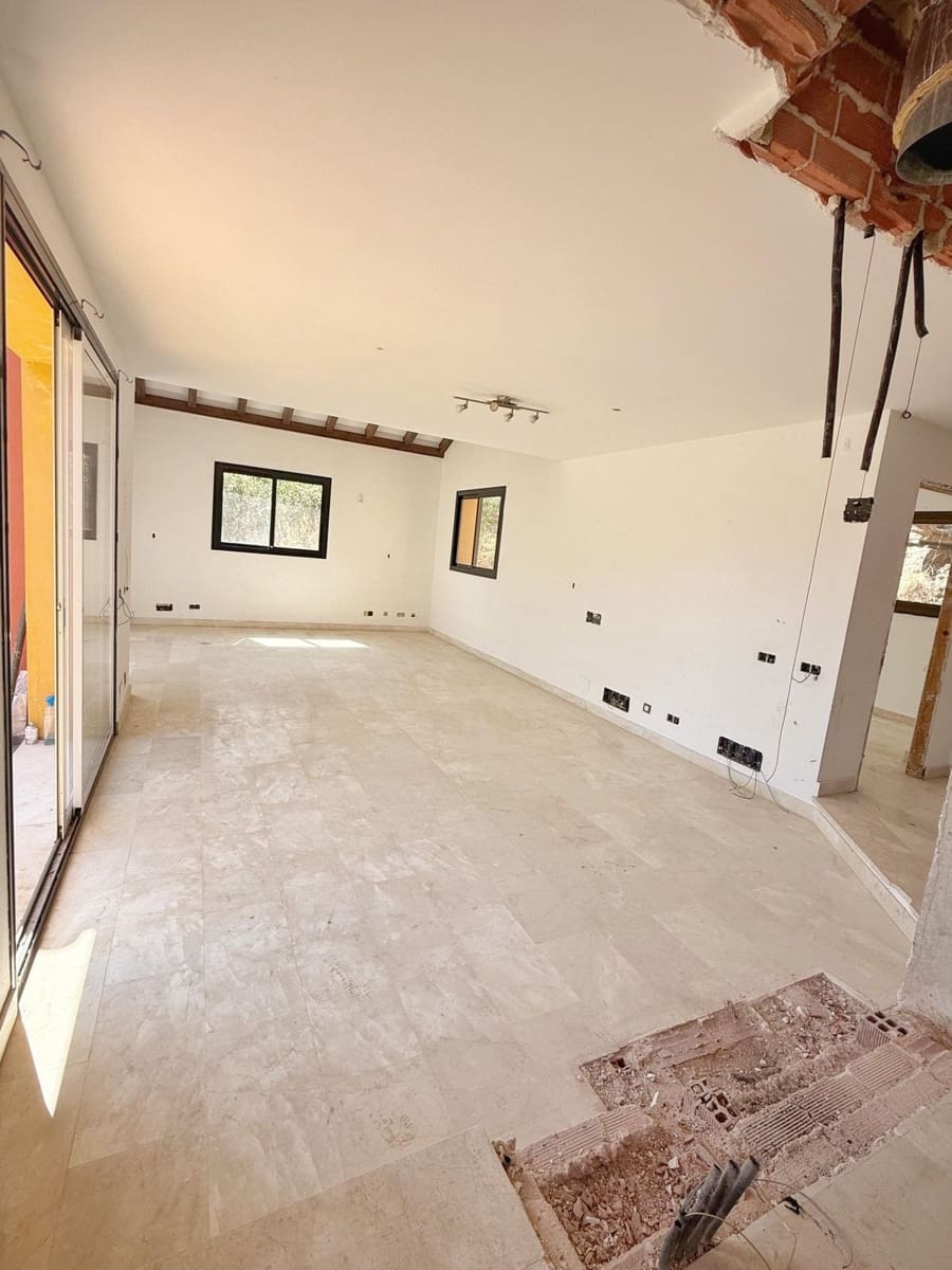 5 soverom Villa til salgs i Marbella med svømmebasseng garasje - € 1 300 000 (Ref: 10147514)