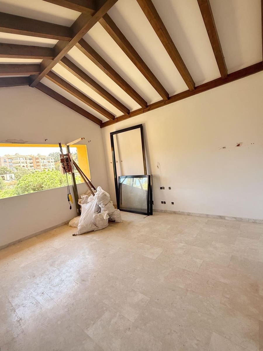 5 soverom Villa til salgs i Marbella med svømmebasseng garasje - € 1 300 000 (Ref: 10147514)