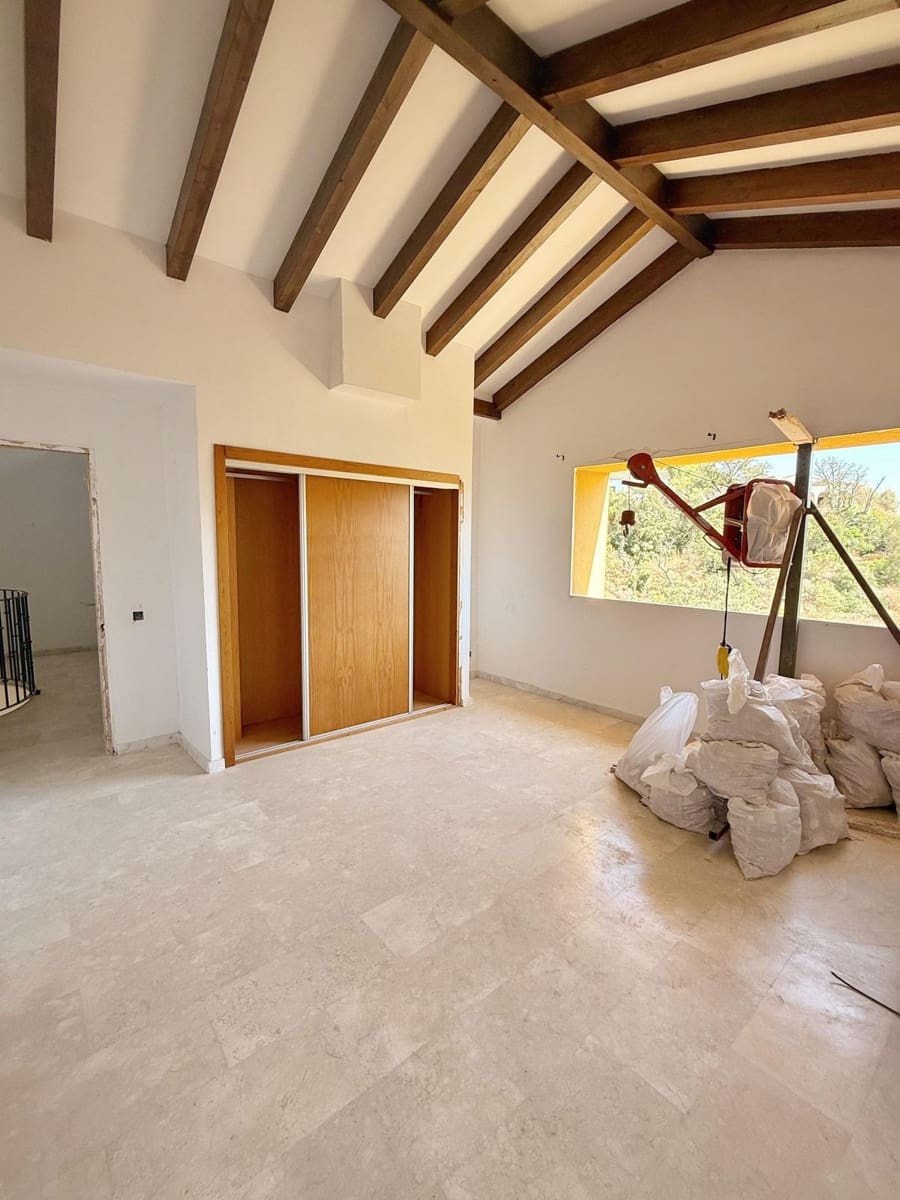 5 soverom Villa til salgs i Marbella med svømmebasseng garasje - € 1 300 000 (Ref: 10147514)