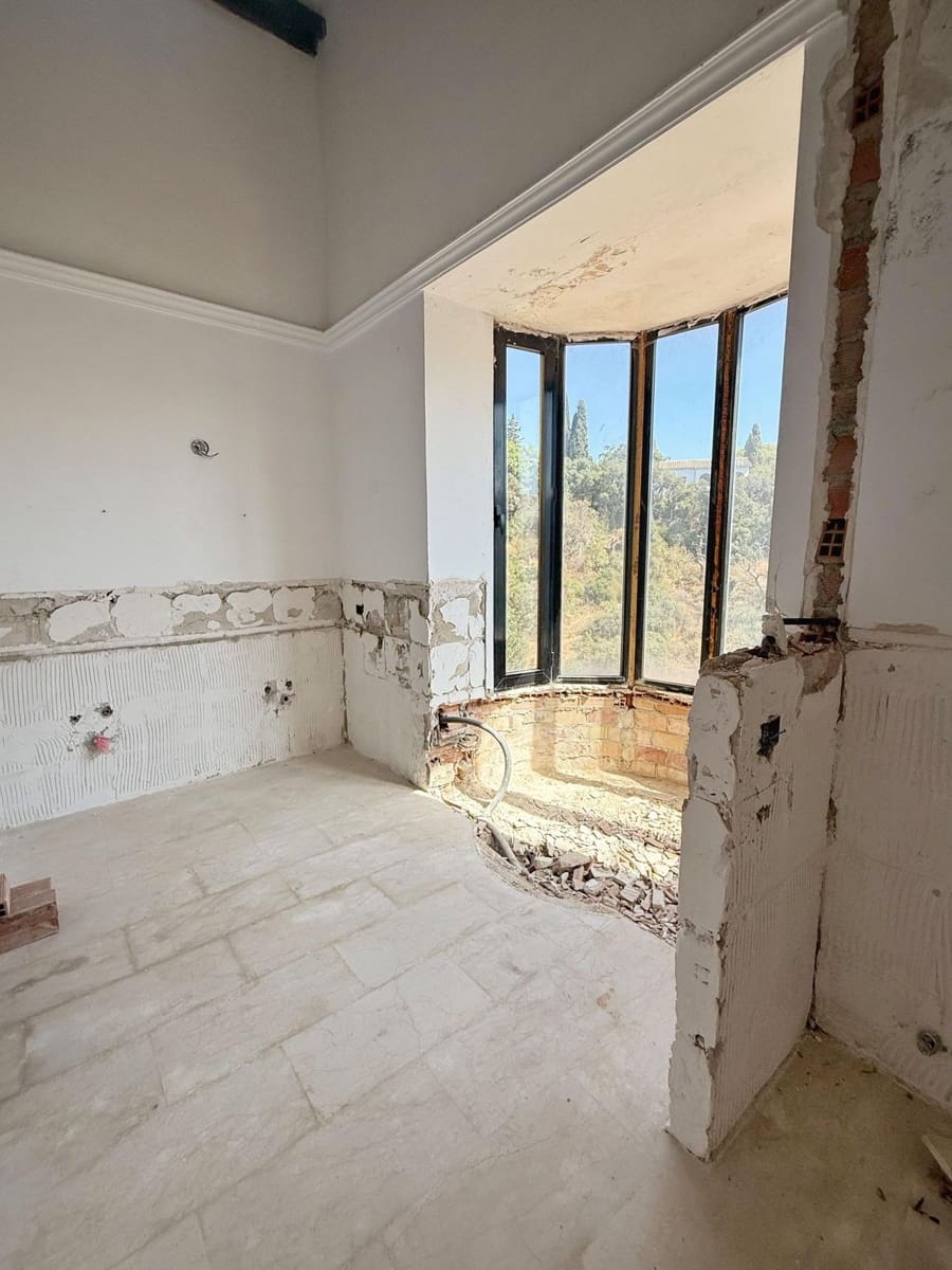 5 soverom Villa til salgs i Marbella med svømmebasseng garasje - € 1 300 000 (Ref: 10147514)