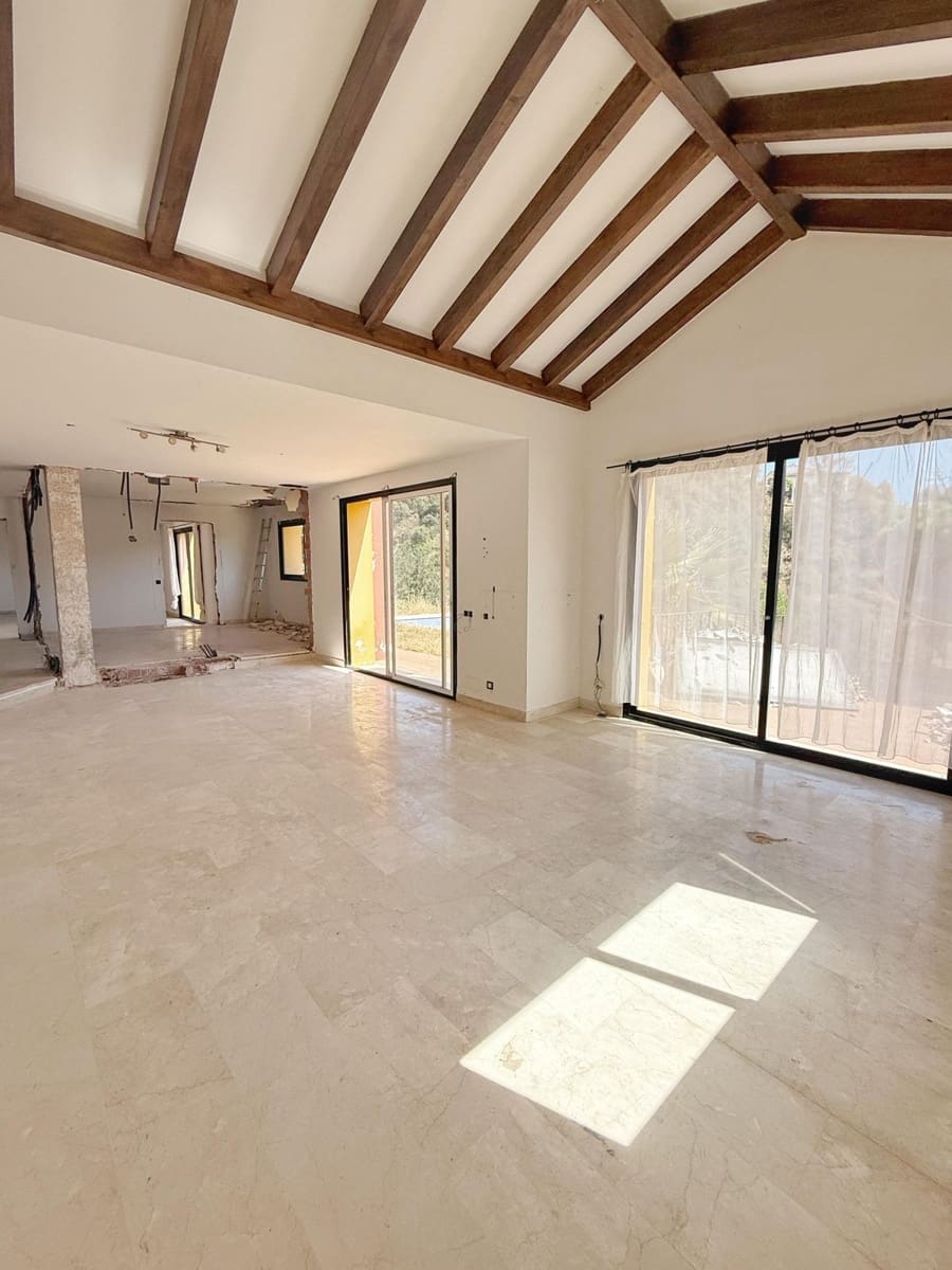 5 soverom Villa til salgs i Marbella med svømmebasseng garasje - € 1 300 000 (Ref: 10147514)