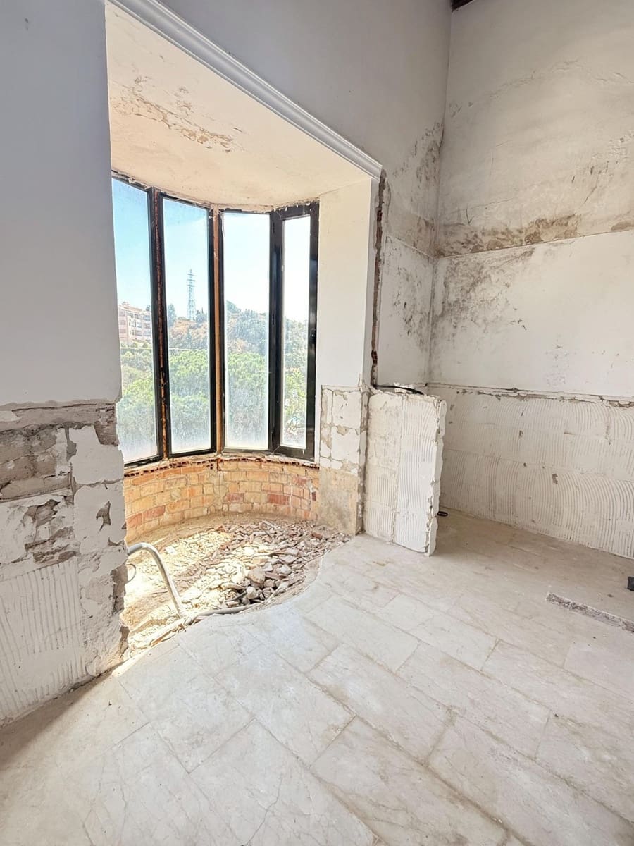 5 soverom Villa til salgs i Marbella med svømmebasseng garasje - € 1 300 000 (Ref: 10147514)