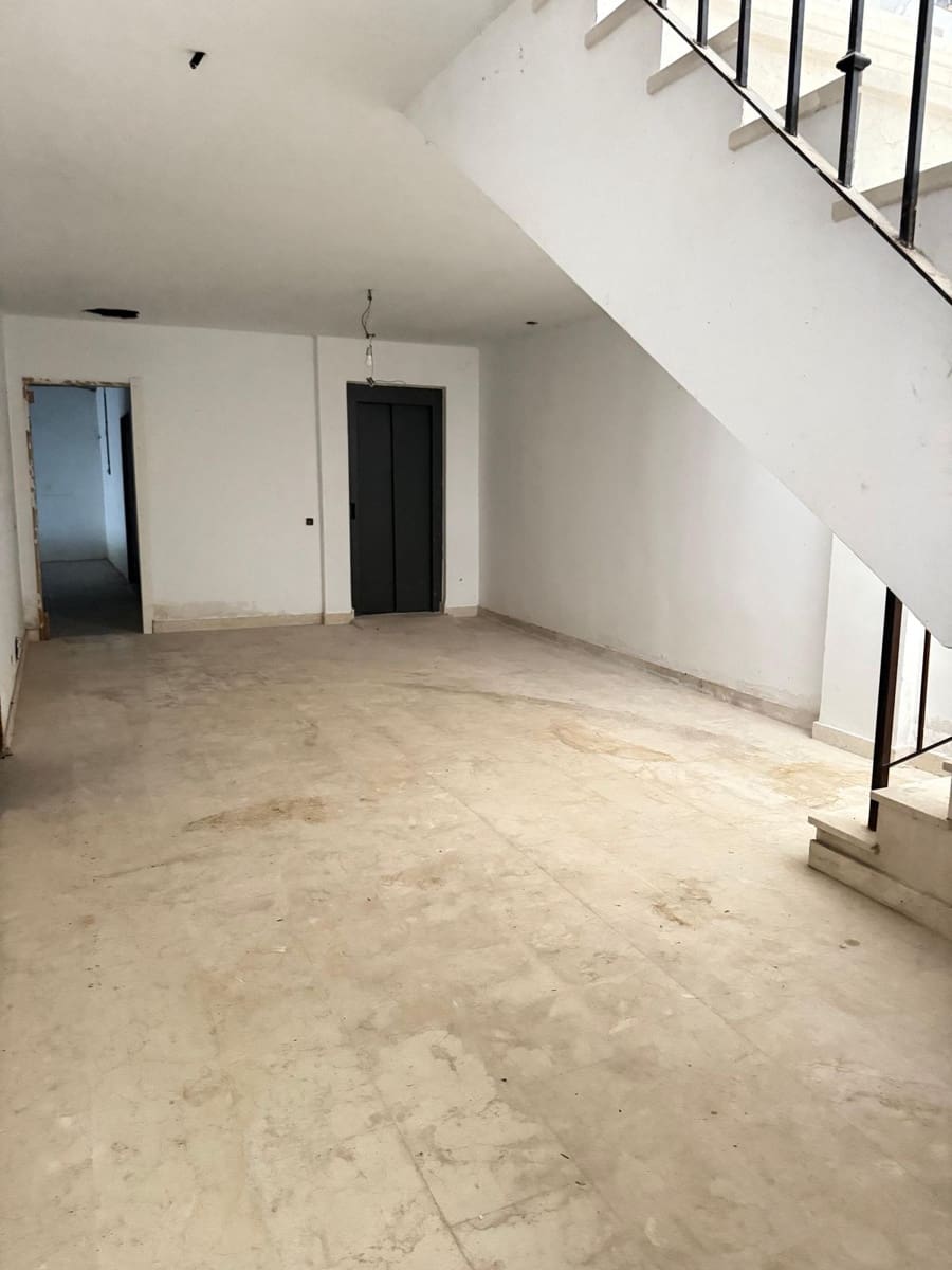5 soverom Villa til salgs i Marbella med svømmebasseng garasje - € 1 300 000 (Ref: 10147514)