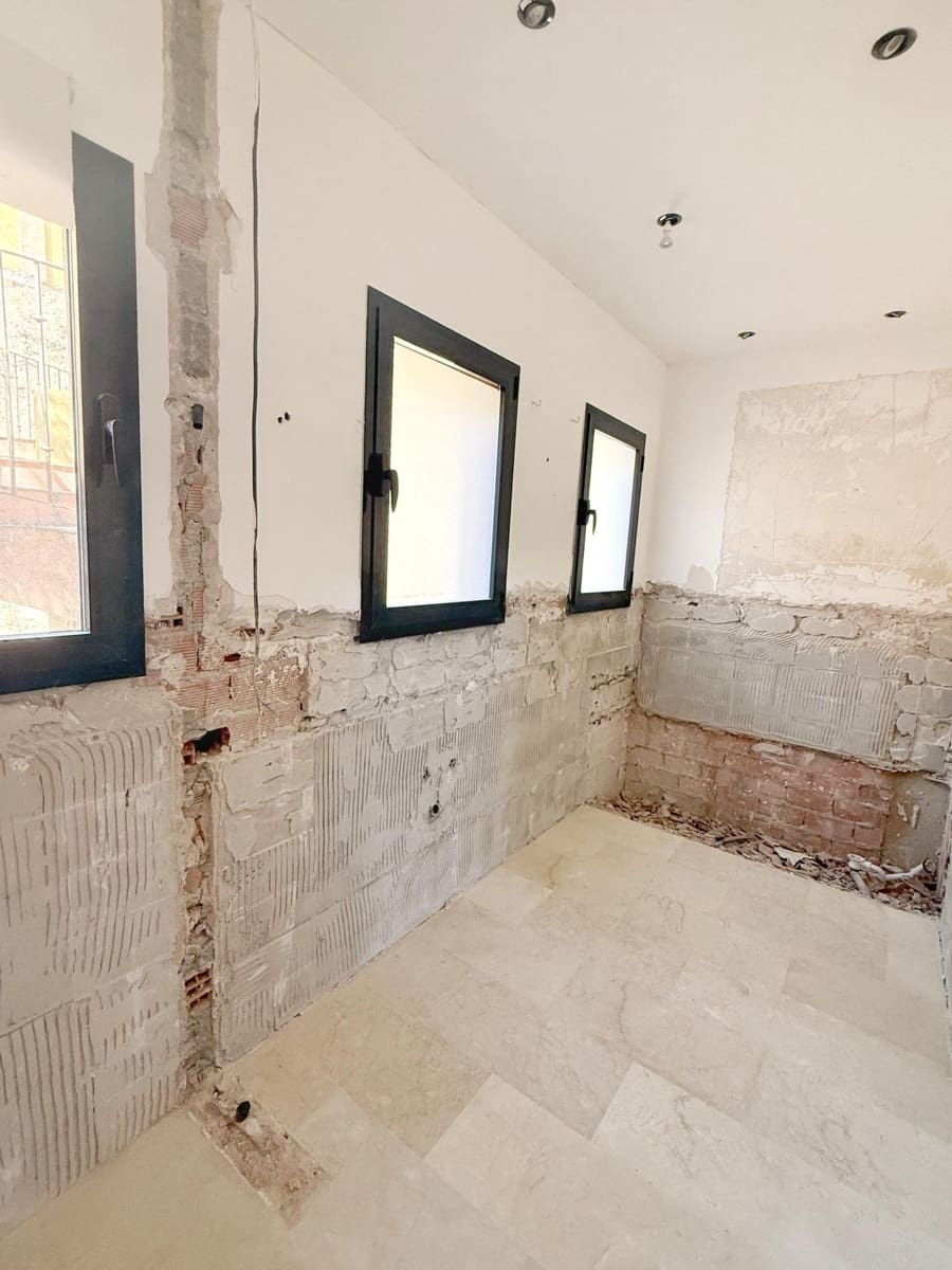 5 soverom Villa til salgs i Marbella med svømmebasseng garasje - € 1 300 000 (Ref: 10147514)
