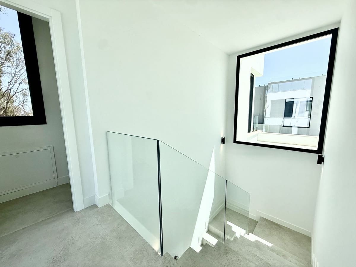 6 bedroom Villa for sale in New Golden Mile with pool garage - € 1,950,000 (Ref: 10147523)